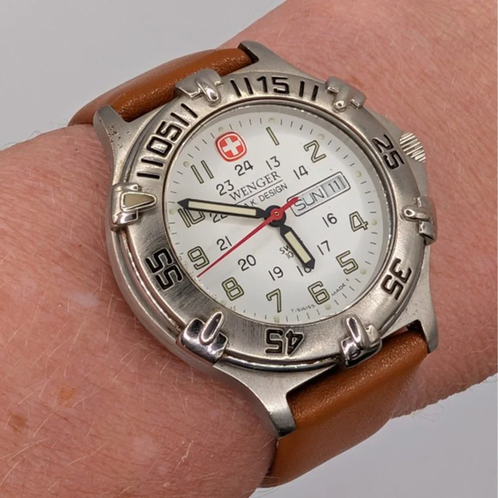 Wenger Swiss Army Field Watch White Dial Day Date Lume 100M‎ Leather Strap 33mm